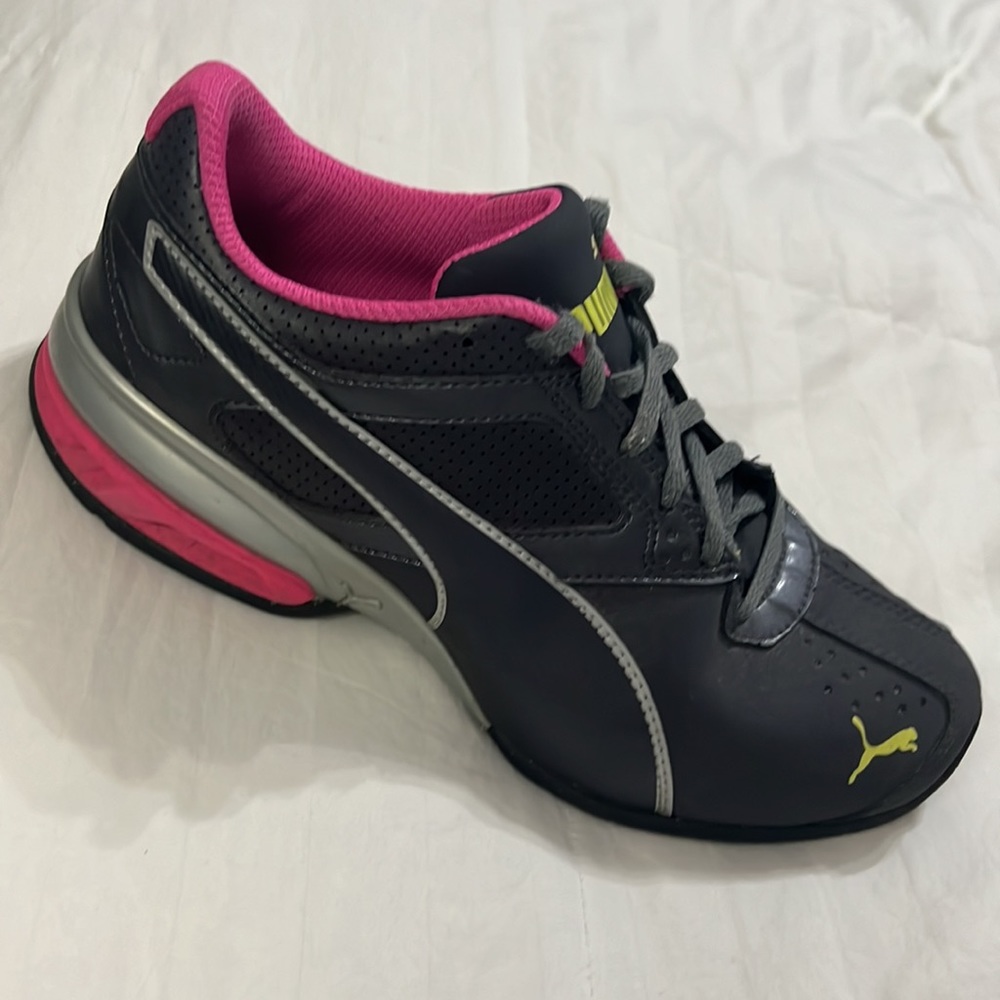 Puma Women’s 7, light wear, great condition